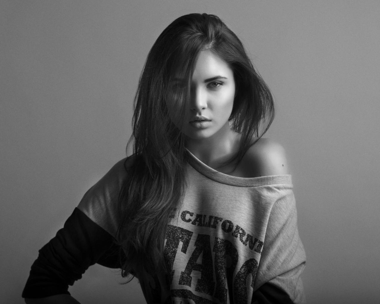 laura, brunette, sexy girl, long hair, view, look, portrait, skinny, delicious, sexy, perfect girl