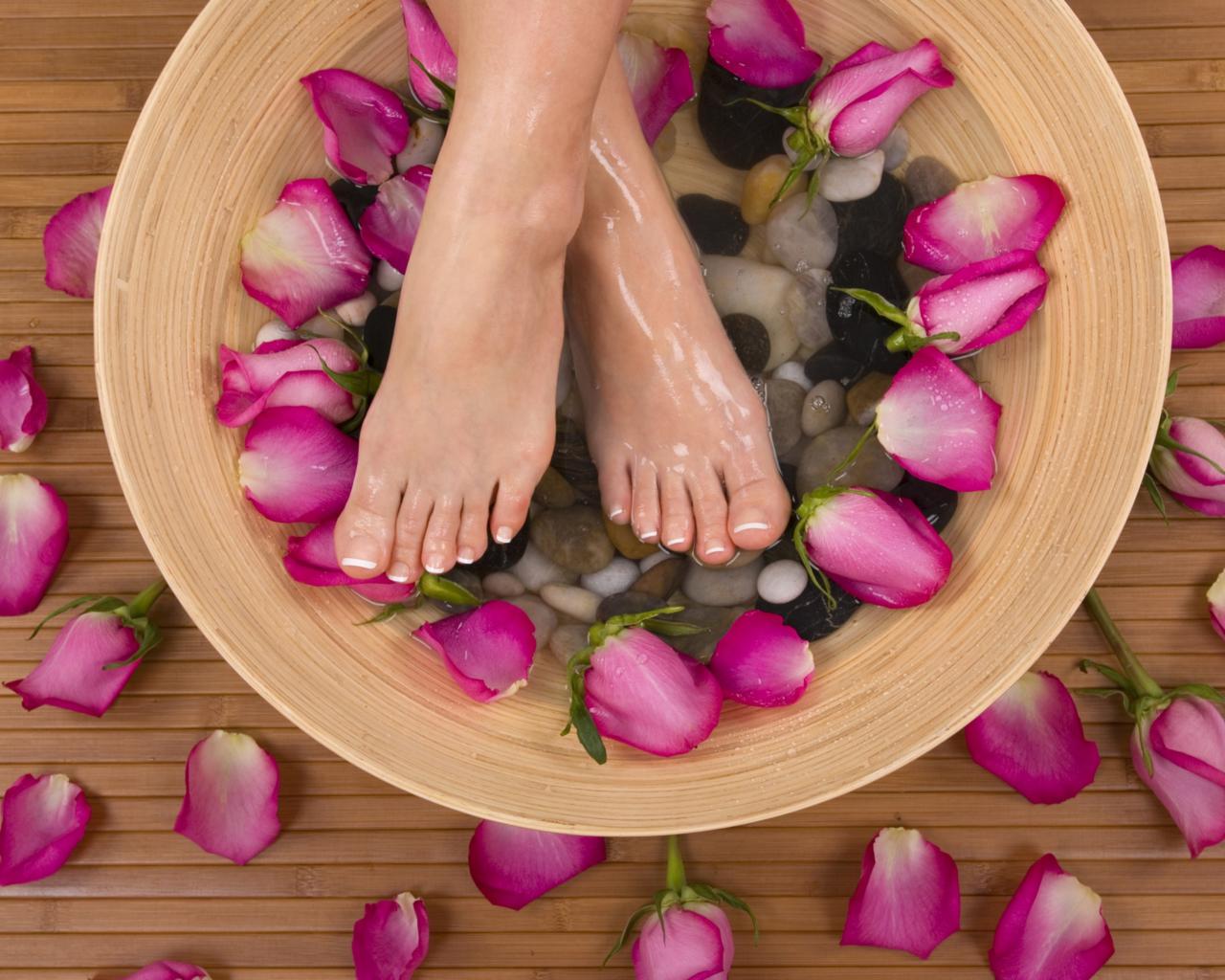clouse-up, foot, fetish, beautiful, skinny, delicious, sexy, roses, petals, feet, toes, erotic, foot fetish, beautiful feet, beautiful toes
