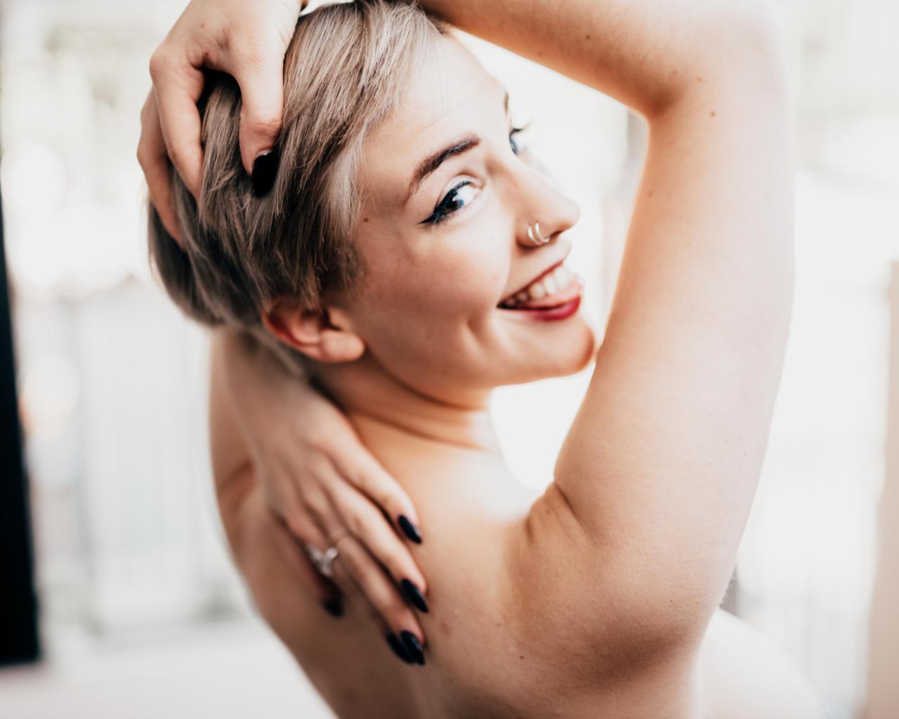 twitching allure, suicide girls, smile, tongue, twitchling