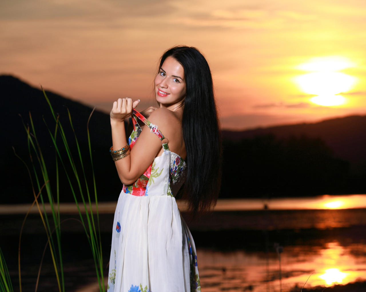 lola marron, malena r, brunette, sexy girl, adult model, sexy dressed, sunset, smile, beach, undressing