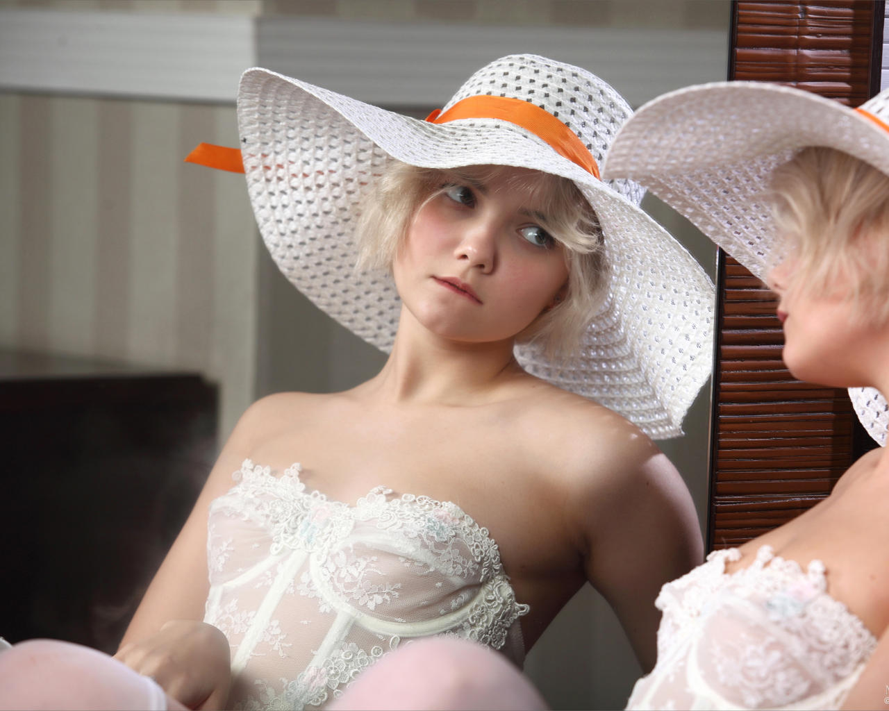 cali, sandra, blonde, model, hot, hi-q, young, sweet, cutie, eighteen, mirror, hat, tights, chanel fenn, reflection