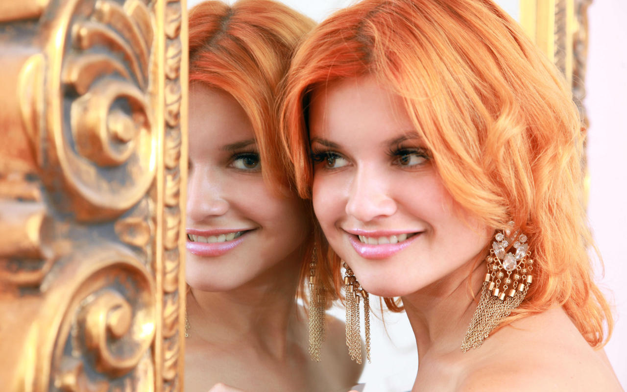 Download Photo 1280x800 Redhead Viola Violla A Smile Mirror Solo Met Art Gorgeous Id
