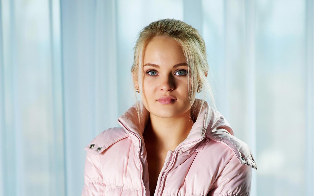 talia, blonde, sexy girl, adult model, cute, sweet, earrings, view, look, lovely face, blonde goddess, :), talia blonde, talia cherry