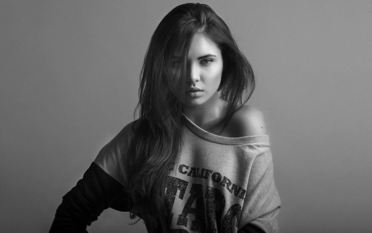 laura, brunette, sexy girl, long hair, view, look, portrait, skinny, delicious, sexy, perfect girl