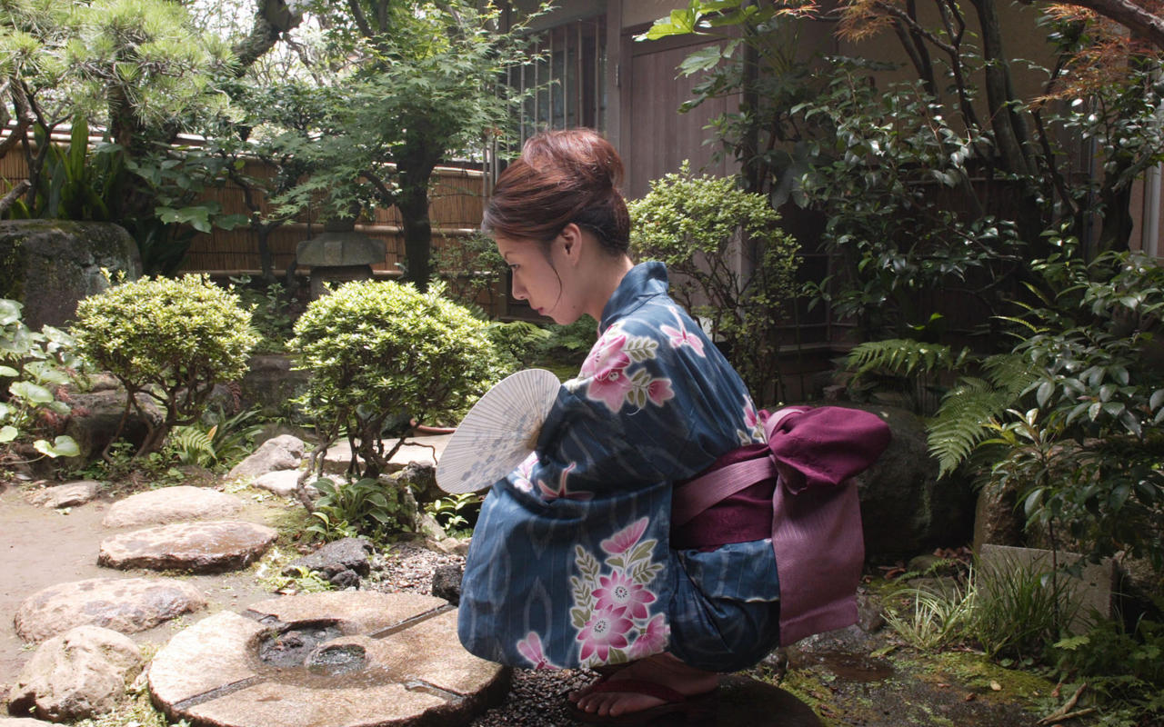kyoko kazama, kinbaku model, japanese garden, kimono, bondage, asian, round fan, submissive girl, fetish babe, hot, fan