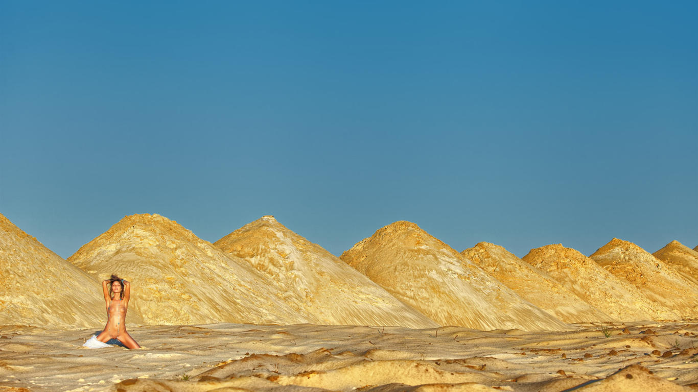 nude, outdoor, blonde, long hair, pretty, sexy, young girl, model, small tits, mountains, sand