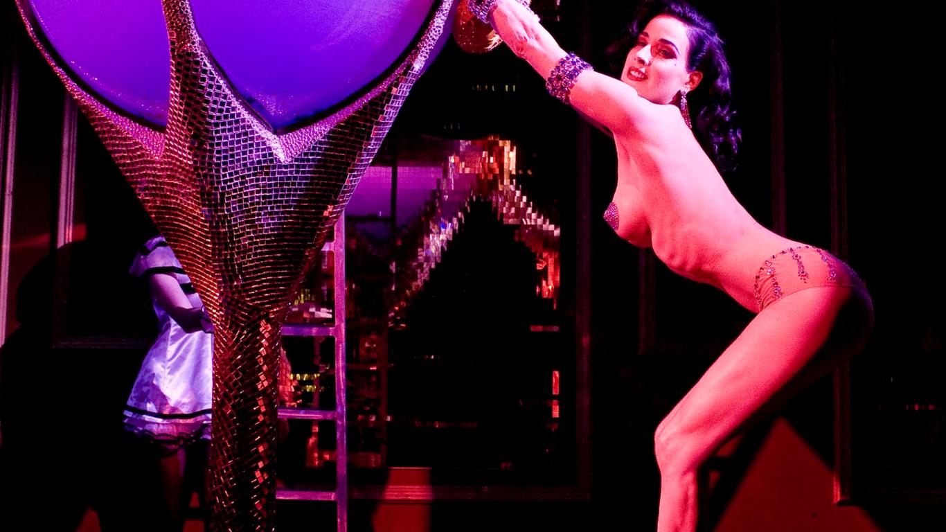 dita von teese, model, sexy babe, actress, glamour, international burlesque star, dita, playmate, dancer, burlesque, performing, dancing, smile, black hair, undressed, tits, legs, delicious, sexy
