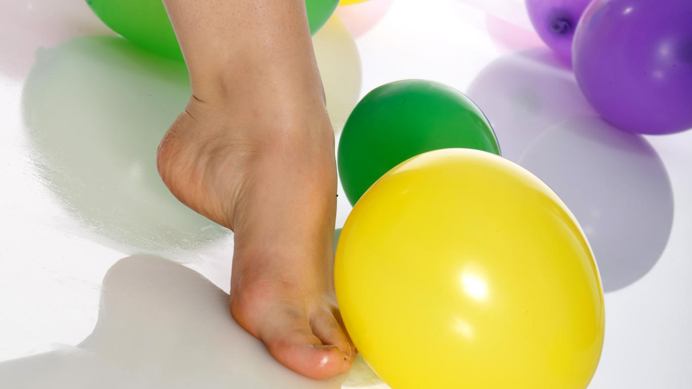 luna, petite, cute, model, brunette, foot, skinny, delicious, sexy, perfect girl, sexy foot, balloons, high quality