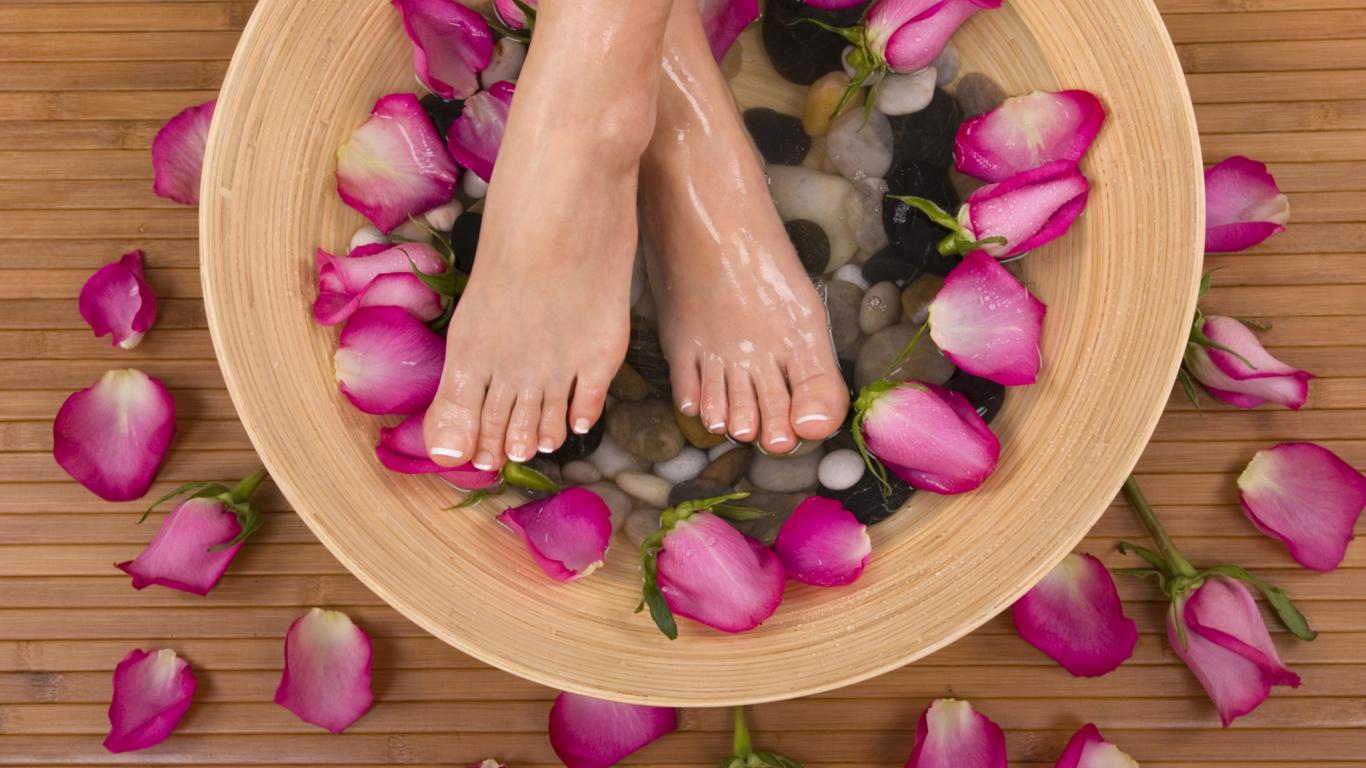 clouse-up, foot, fetish, beautiful, skinny, delicious, sexy, roses, petals, feet, toes, erotic, foot fetish, beautiful feet, beautiful toes