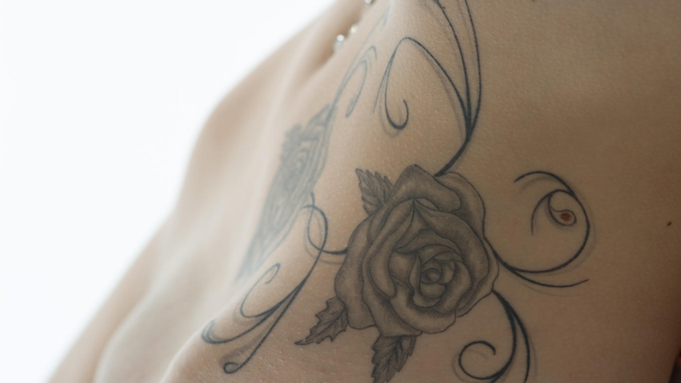 princess, erotic, shaved pussy, shaved, nude, naked, tattoo