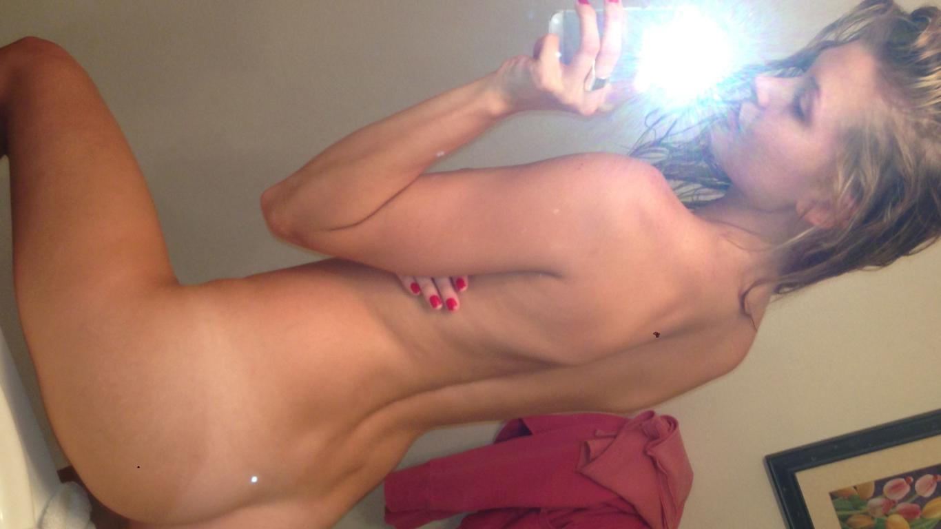 erin lynn cummings, selfie, nice, bum, ass, back, nude