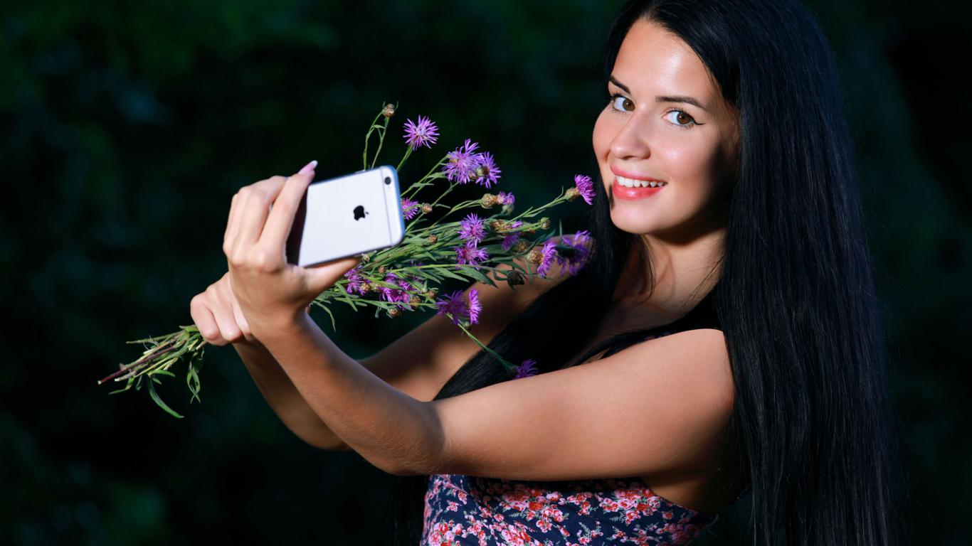 lola marron, malena r, brunette, sexy girl, adult model, smile, flowers, selfie