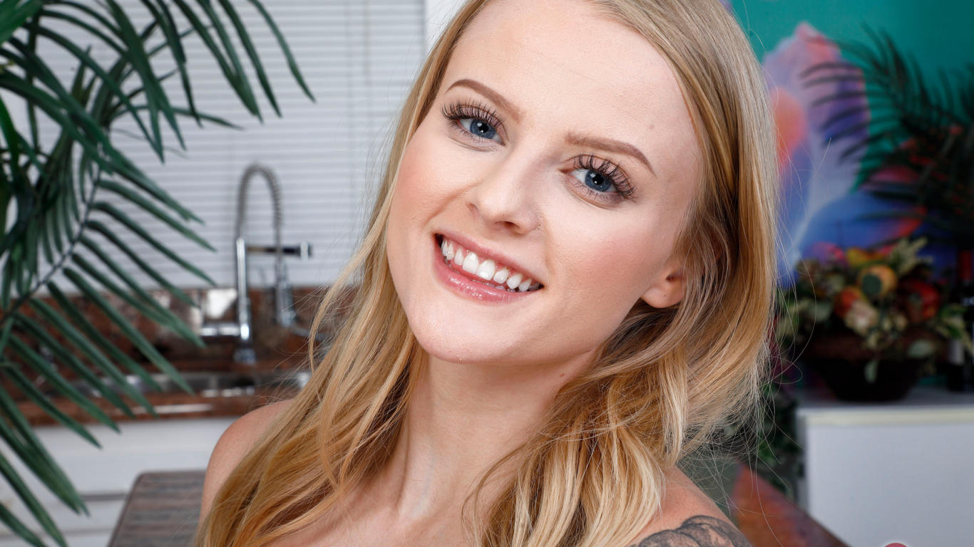 paris white, tattoo, blonde, pale skin, smile