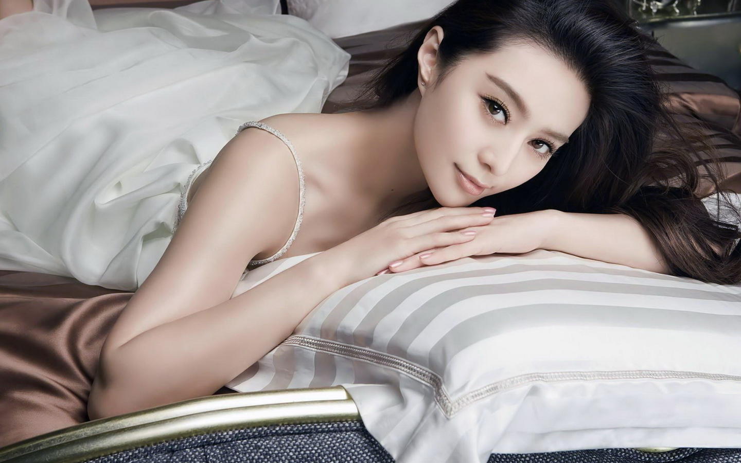 asian, brunette, eyes, not nude, pillow, zhang yu qi