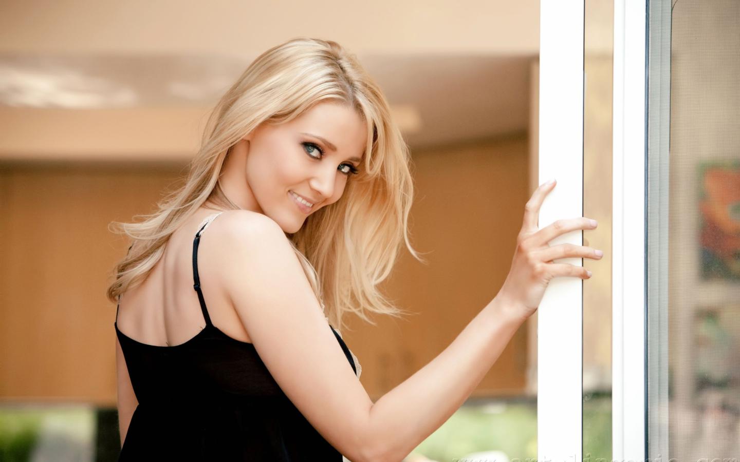 carli banks, blonde, smile, face, beauty, skinny, delicious, sexy