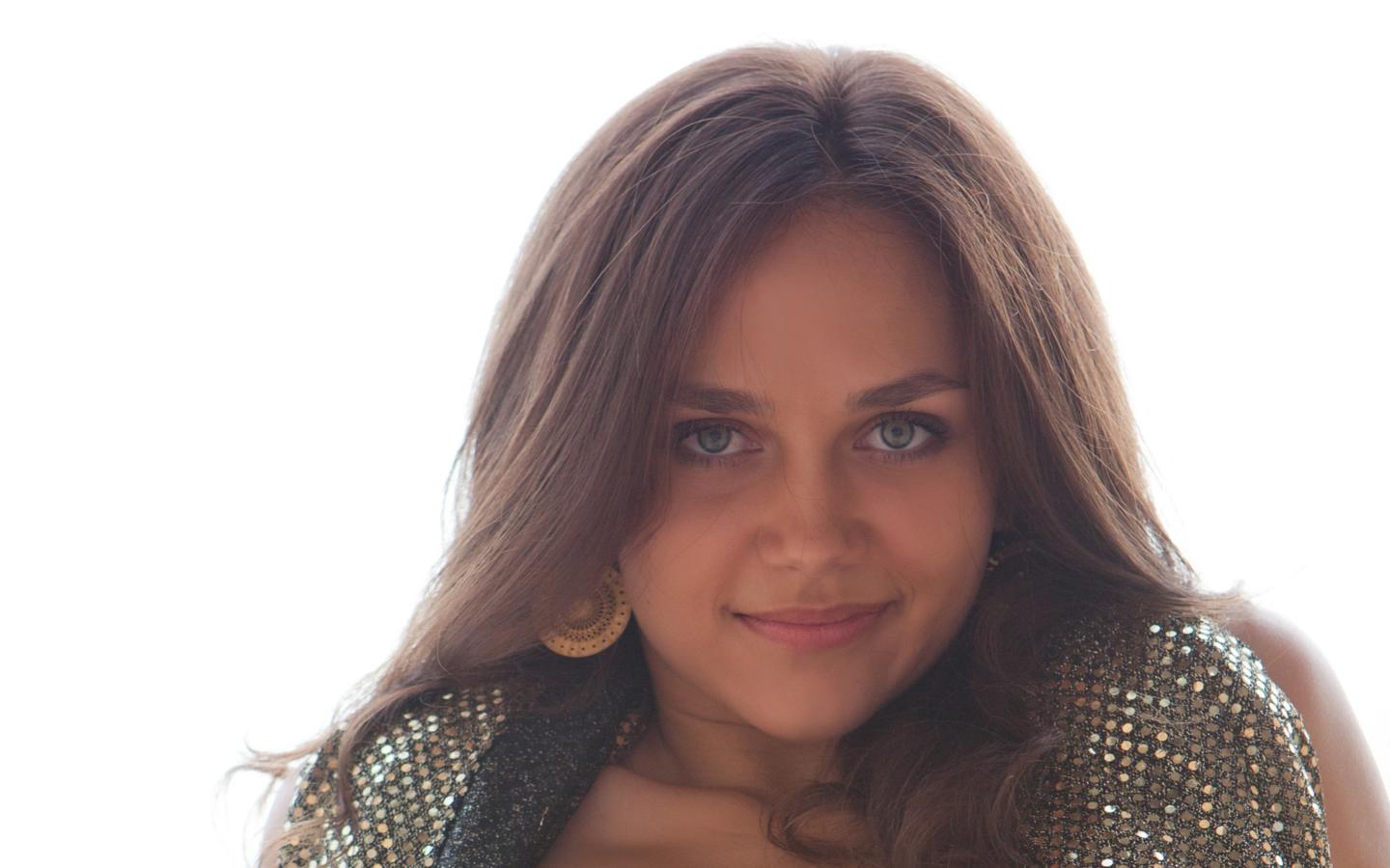 zlatka a, brunette, sexy girl, adult model, ukrainian, lovely face, eyes, earrings, long hair, view, look, smile, great eyes, natural beauty