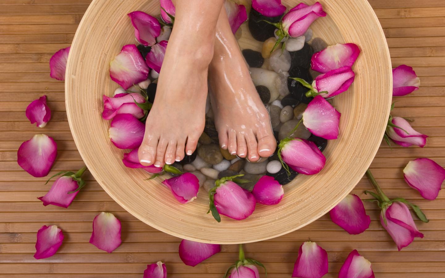 clouse-up, foot, fetish, beautiful, skinny, delicious, sexy, roses, petals, feet, toes, erotic, foot fetish, beautiful feet, beautiful toes