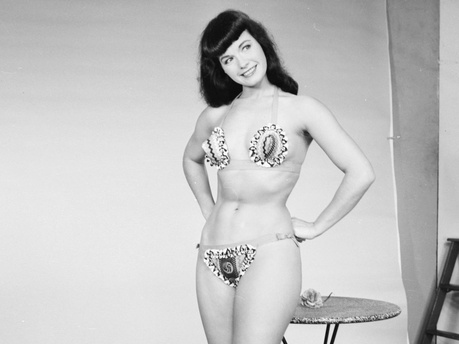 bettie page, bettie mae page, brunette, american, pin up, nude, fetish, model, diva, sex symbol, sexy babe, long hair, posing, smile, vintage, lingerie, black and white, b&w, retro, erotic, real celebs wall, femme fatale