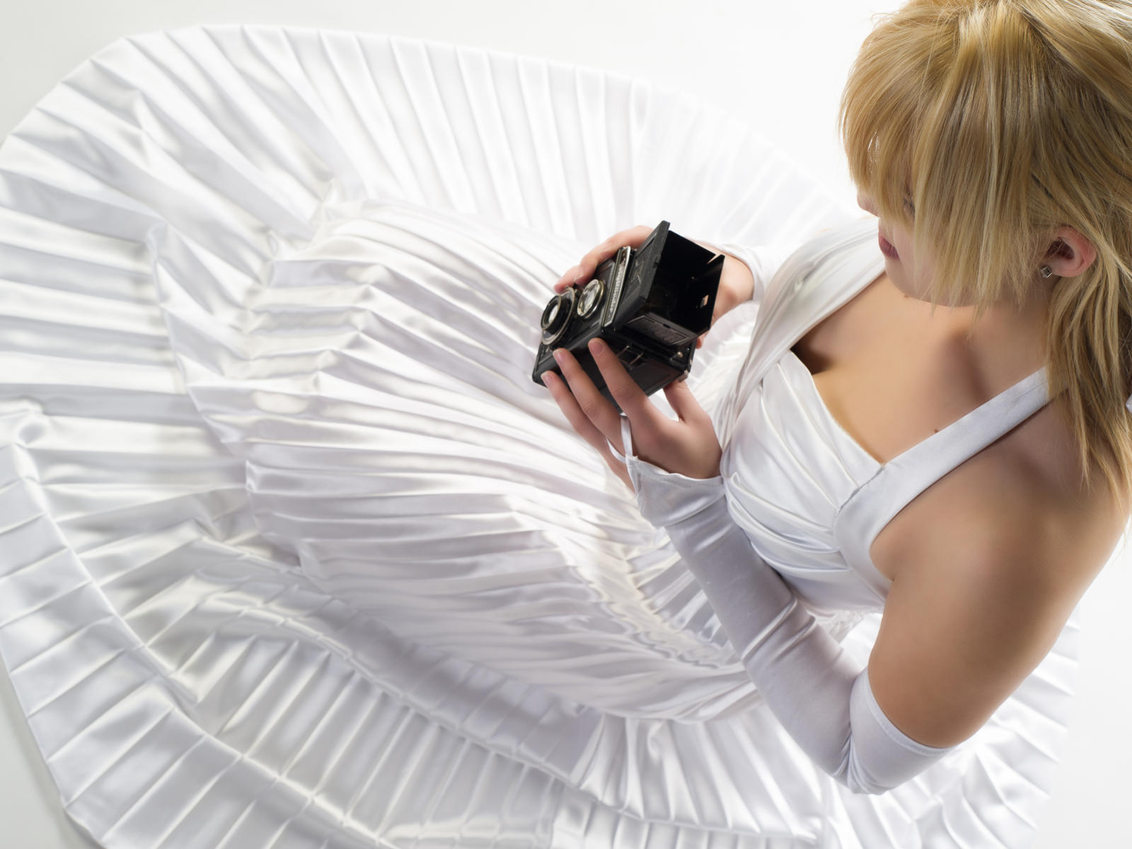 princess, dress, white, erotic, girls, wedding dress, retro camera, camera, medium format camera