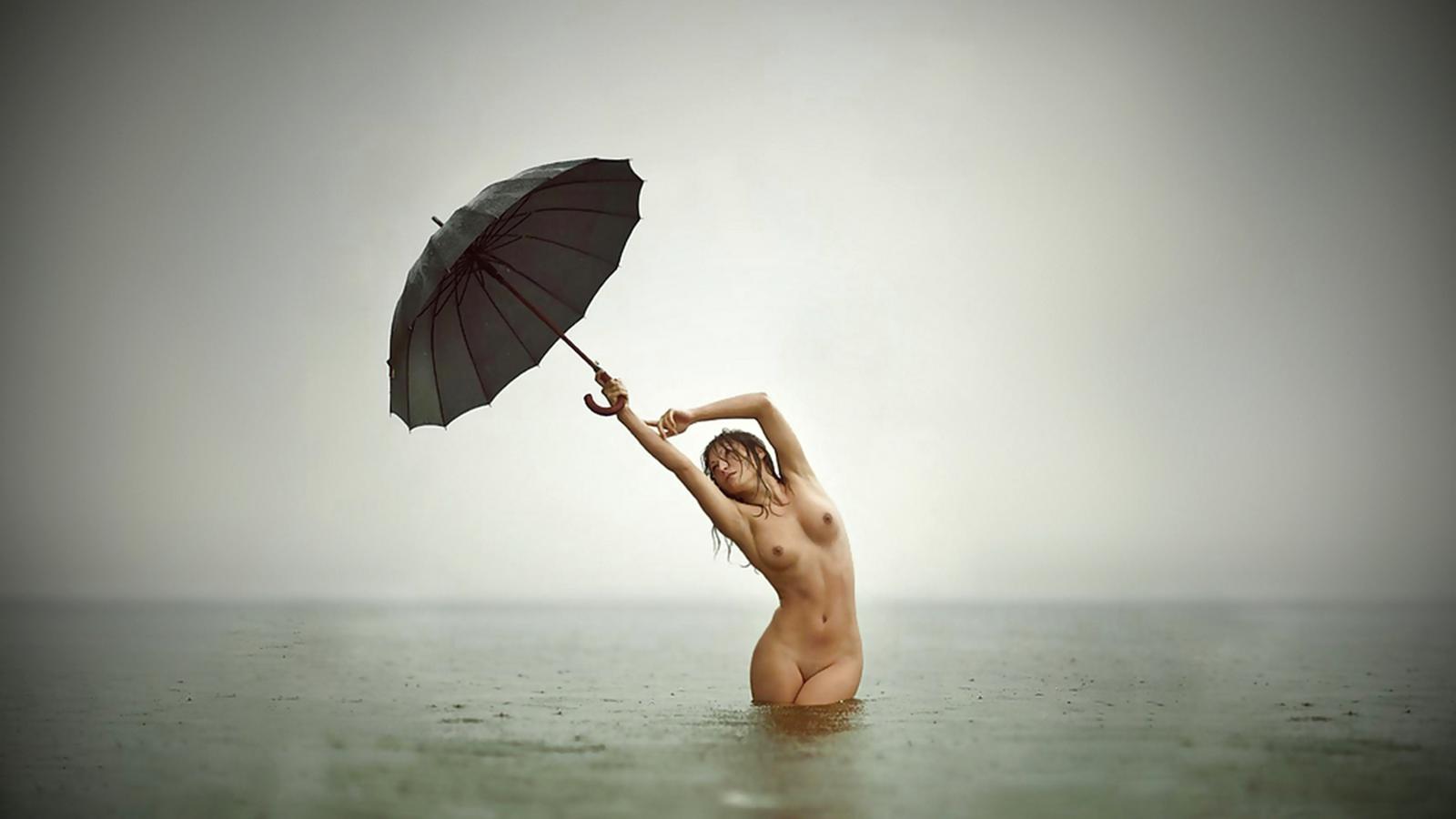 Sexy Nude Girl In The Rain