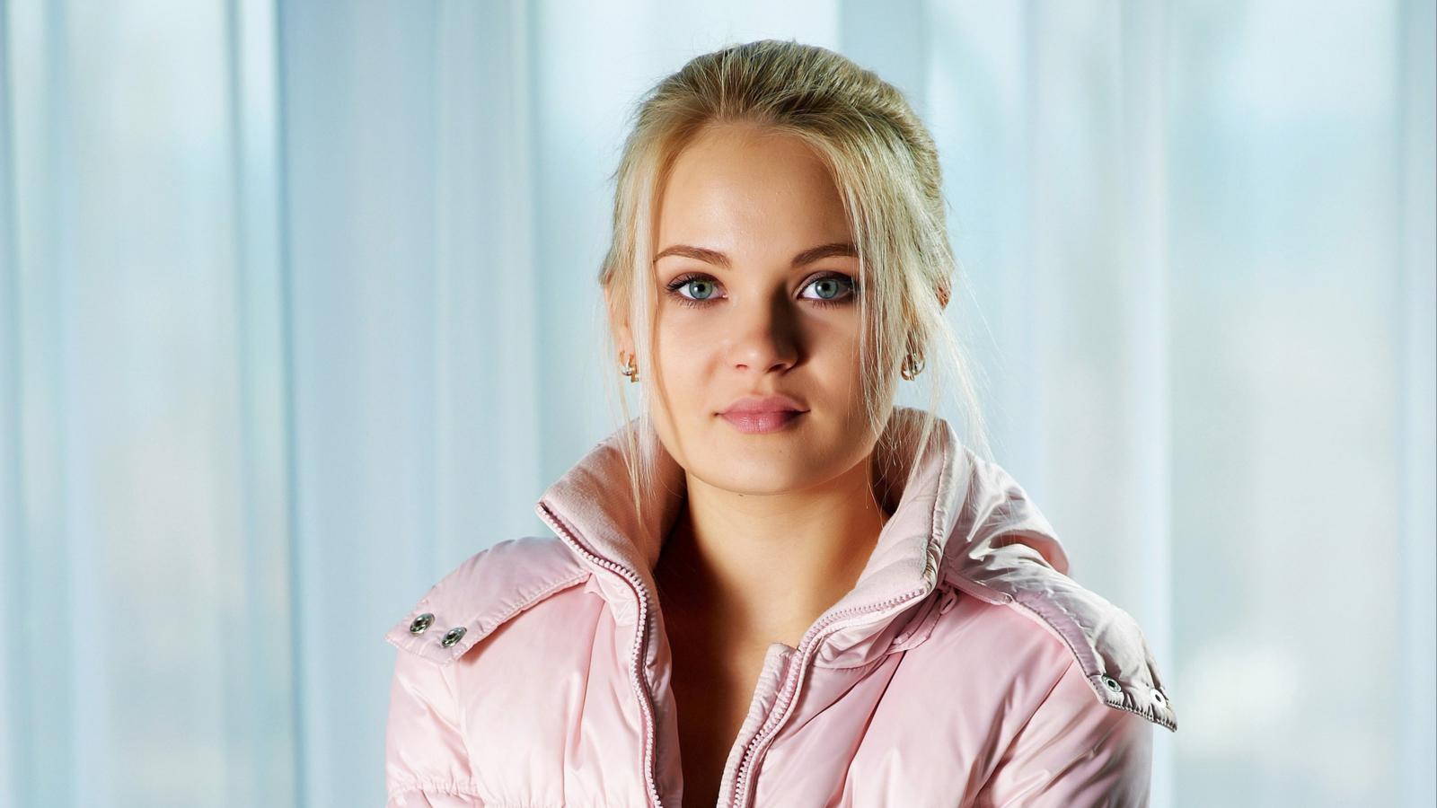 talia, blonde, sexy girl, adult model, cute, sweet, earrings, view, look, lovely face, blonde goddess, :), talia blonde, talia cherry