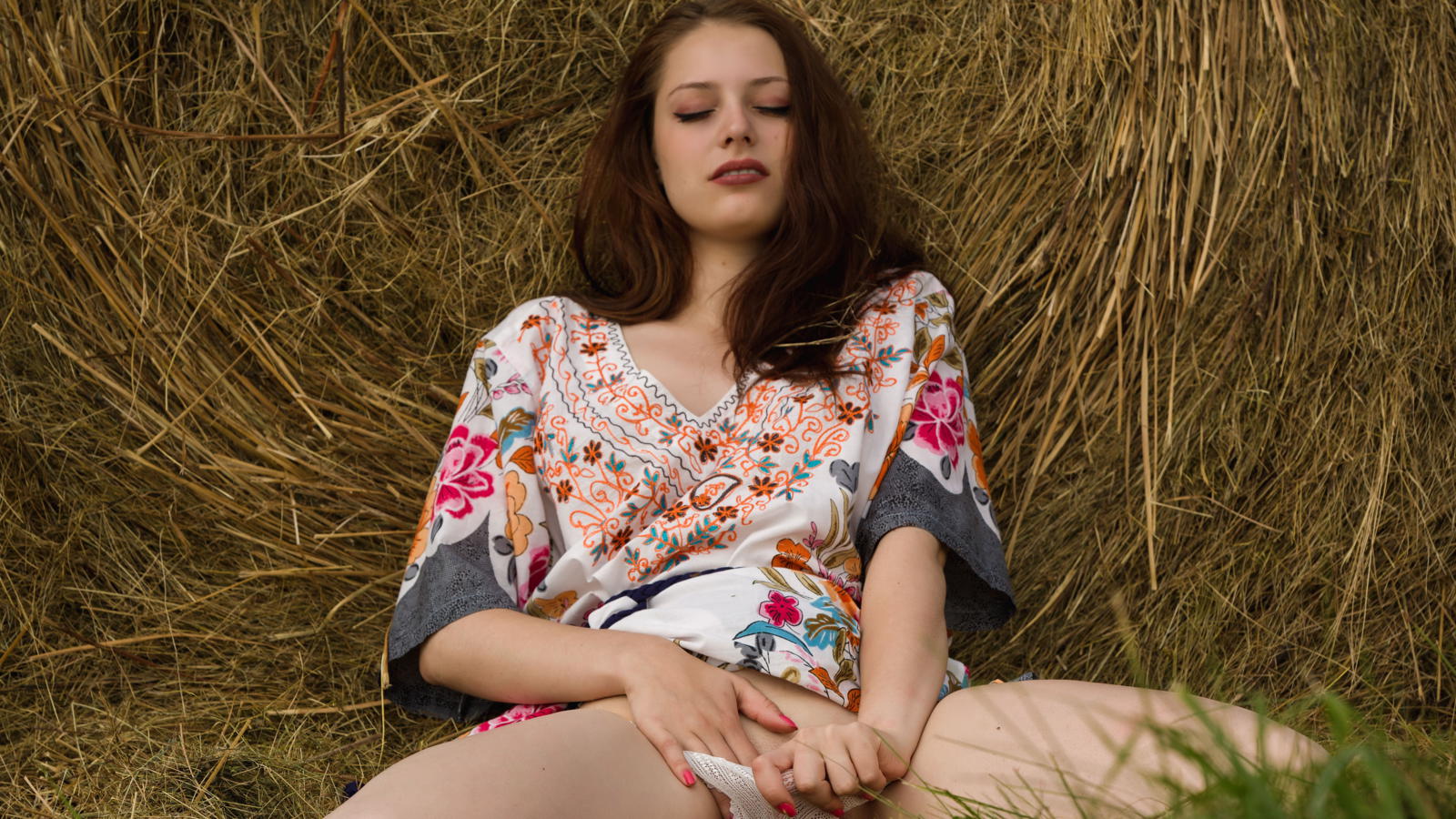 isabella, famegirls, brunette, outdoors, masturbating, hay, panties