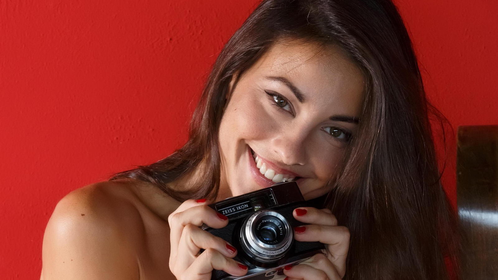 lorena b, playboyplus, brunette, pretty smile, camera