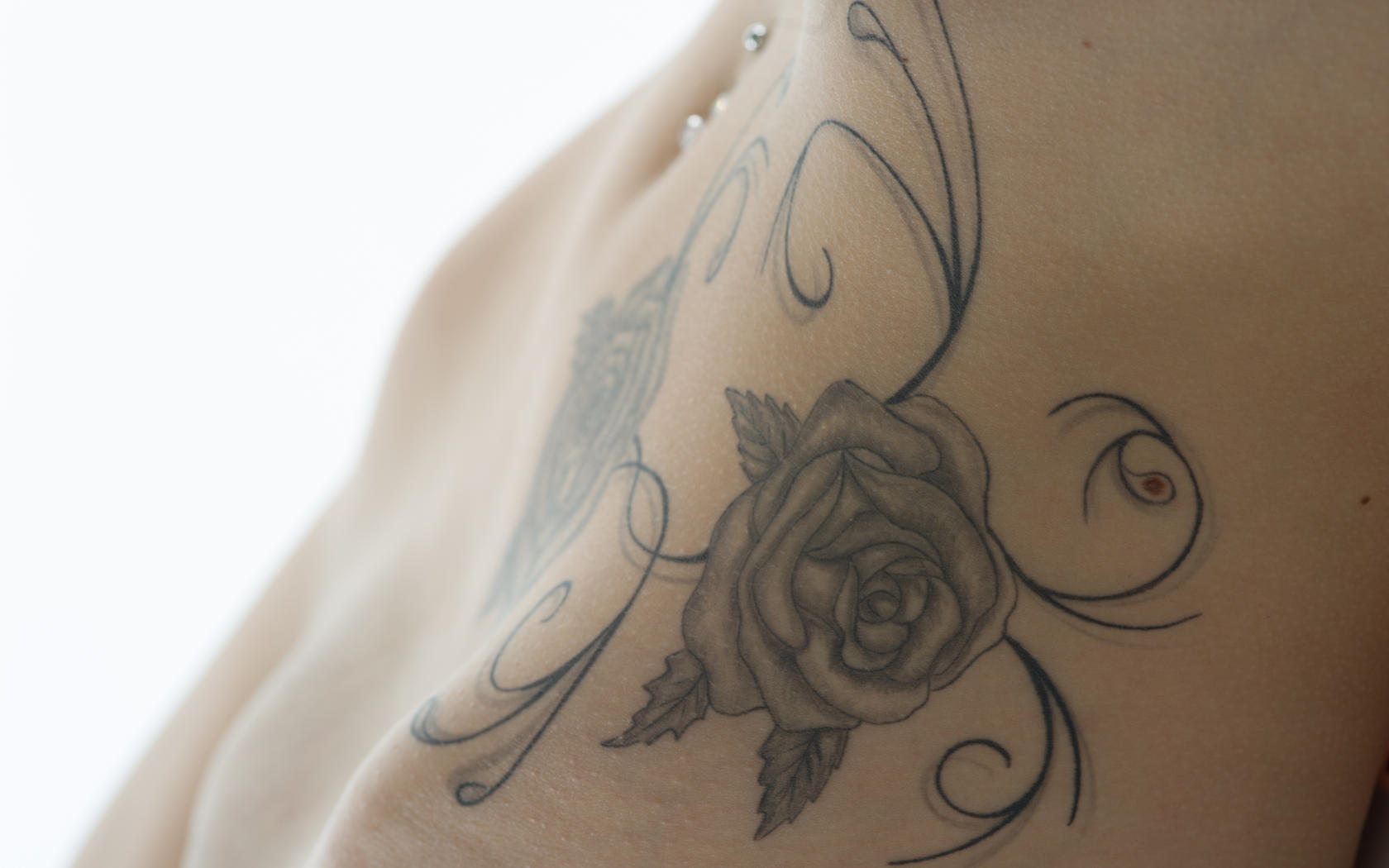 princess, erotic, shaved pussy, shaved, nude, naked, tattoo