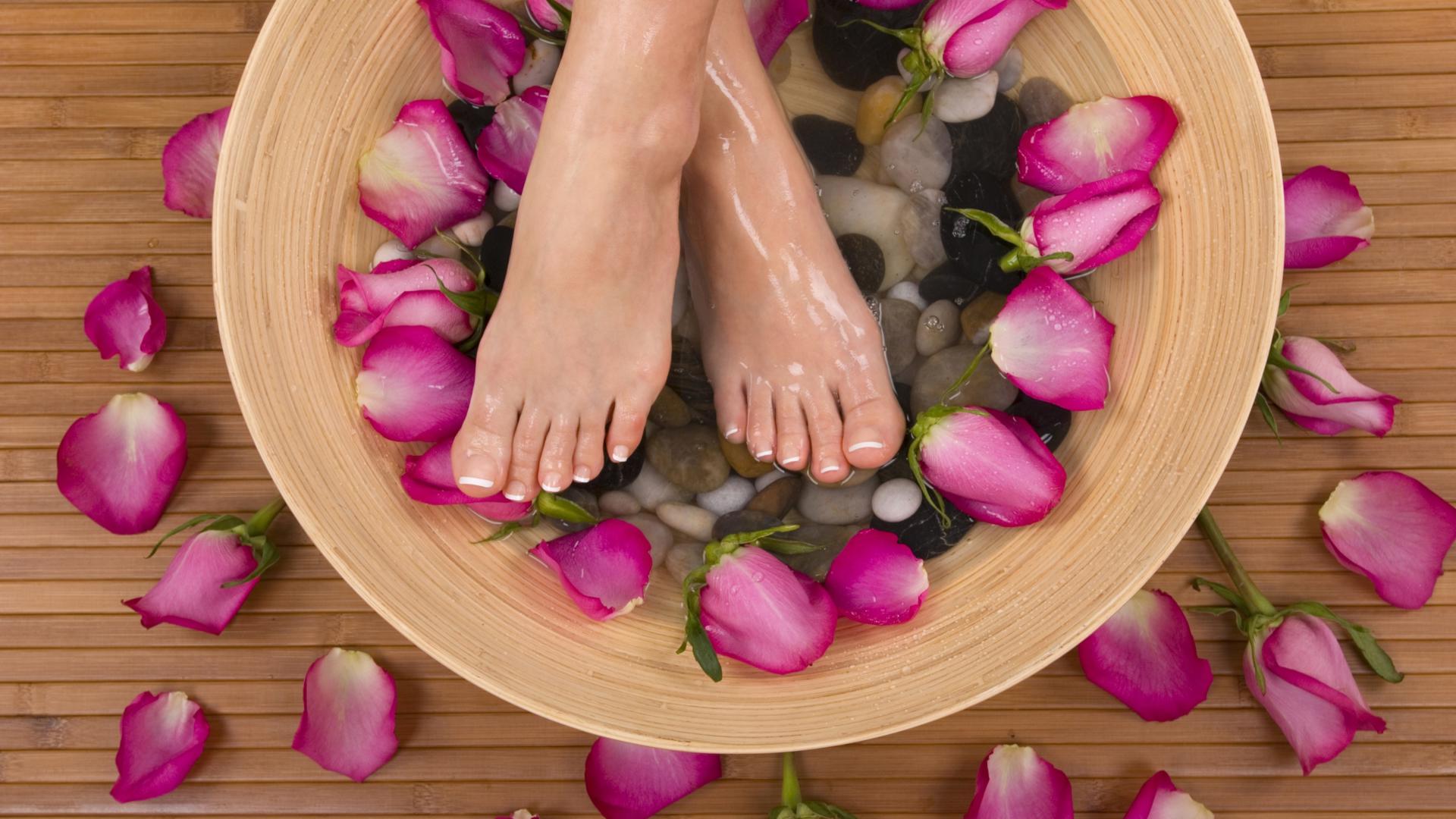 clouse-up, foot, fetish, beautiful, skinny, delicious, sexy, roses, petals, feet, toes, erotic, foot fetish, beautiful feet, beautiful toes